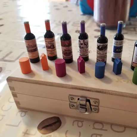 Mini wine bottles to replace the residual payment and victory point tokens.