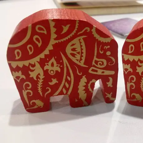 Red eleohants are best elephants!