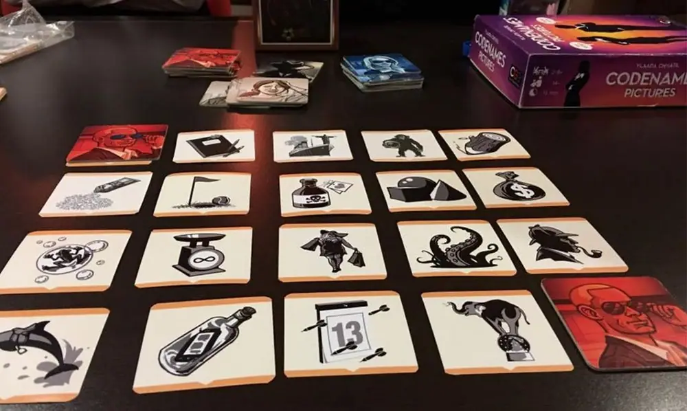 Codenames: Pictures, Czech Games Edition, 2016 — non-final prototype