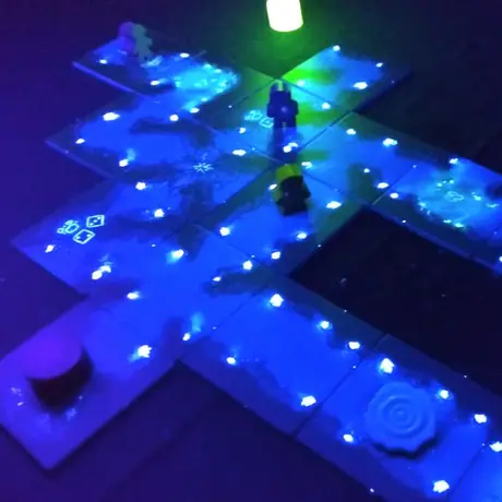 Gamenight with blacklight, glowsticks and headlamps