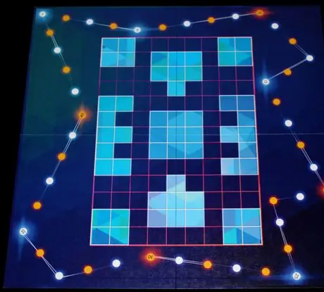 There are two sides to the Glüx board - one side is for two players, the other is for three and four.