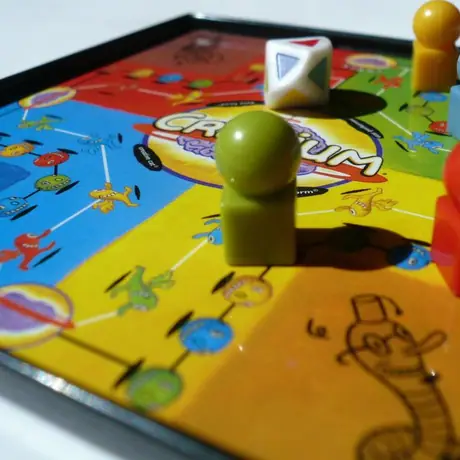 Cranium key-chain edition in play