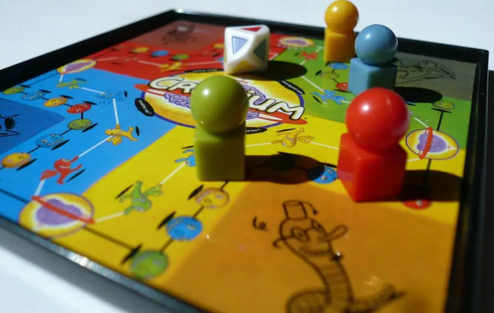 Cranium key-chain edition in play